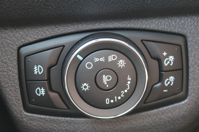 FORD TOURNEO COURIER 1.0 101 pk Titanium Airco/RadioCD/Cruise/PDC 5 persoons, Autobedrijf Roetert, Loenen