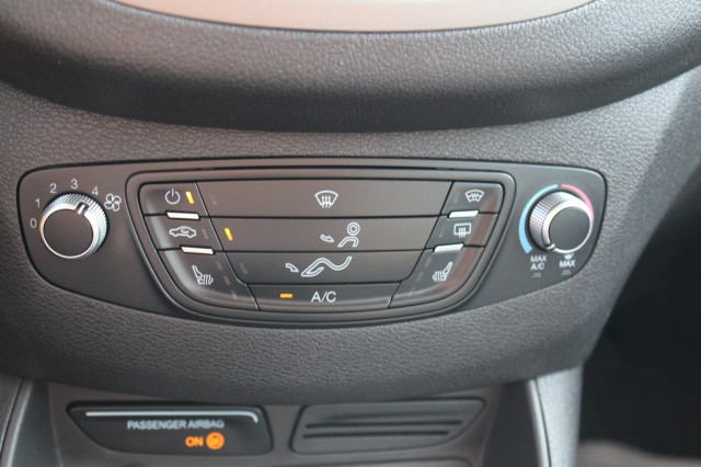 FORD TOURNEO COURIER 1.0 101 pk Titanium Airco/RadioCD/Cruise/PDC 5 persoons, Autobedrijf Roetert, Loenen