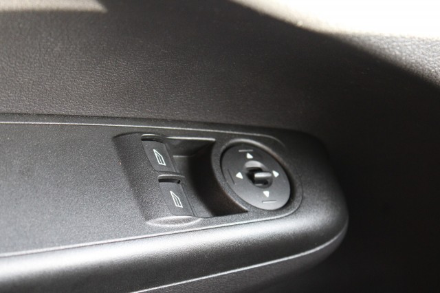 FORD TOURNEO COURIER 1.0 101 pk Titanium Airco/RadioCD/Cruise/PDC 5 persoons, Autobedrijf Roetert, Loenen