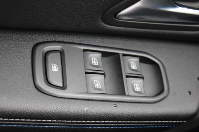 DACIA DUSTER 1.0 TCe 100pk Bi-Fuel LPG-G3 15th Anniversary ECC/cruise/navi/trekhaak, Autobedrijf Roetert, Loenen
