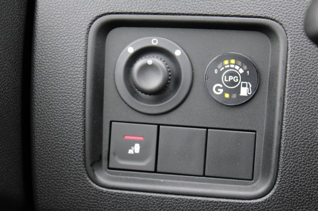 DACIA DUSTER 1.0 TCe 100pk Bi-Fuel LPG-G3 15th Anniversary ECC/cruise/navi/trekhaak, Autobedrijf Roetert, Loenen