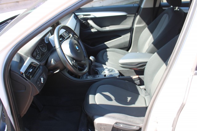 BMW X1 sDrive18i 136pk Essential ECC/Cruise/Navi/PDC/Stoelverw/Trekhaak, Autobedrijf Roetert, Loenen
