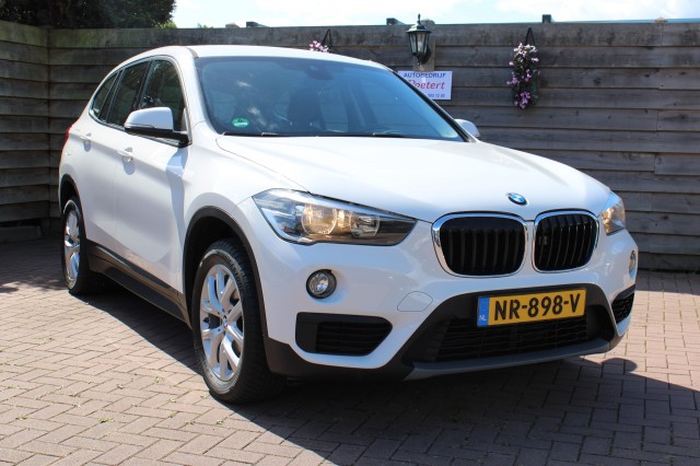 BMW X1 sDrive18i 136pk Essential ECC/Cruise/Navi/PDC/Stoelverw/Trekhaak, Autobedrijf Roetert, Loenen