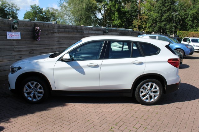 BMW X1 sDrive18i 136pk Essential ECC/Cruise/Navi/PDC/Stoelverw/Trekhaak, Autobedrijf Roetert, Loenen