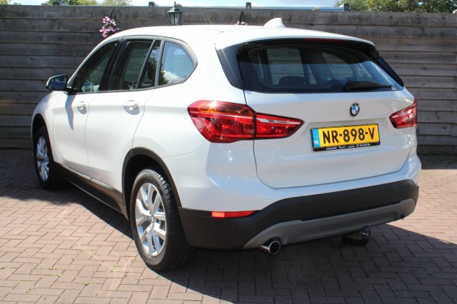 BMW X1 sDrive18i 136pk Essential ECC/Cruise/Navi/PDC/Stoelverw/Trekhaak, Autobedrijf Roetert, Loenen