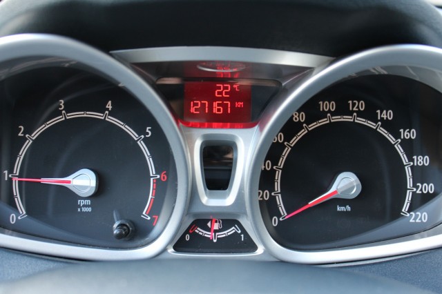 FORD FIESTA 1.4 97pk Titanium ECC/cruise/bluetooth/PDC/lm velgen 3-drs, Autobedrijf Roetert, Loenen