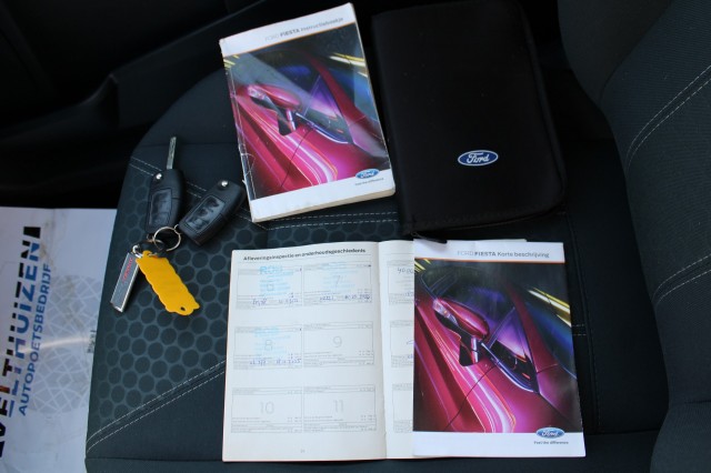 FORD FIESTA 1.4 97pk Titanium ECC/cruise/bluetooth/PDC/lm velgen 3-drs, Autobedrijf Roetert, Loenen