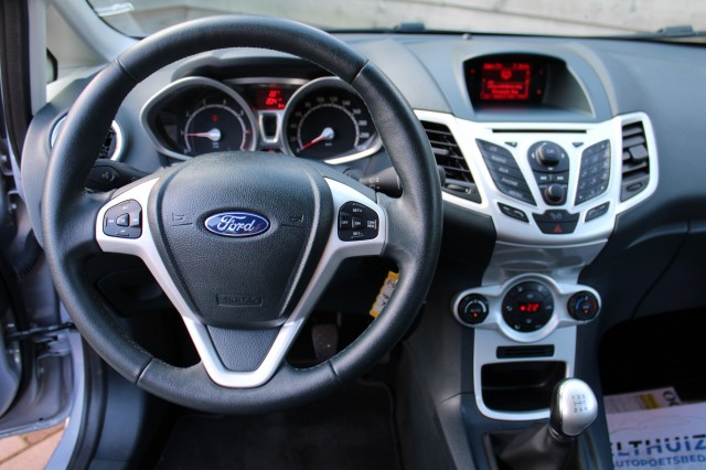 FORD FIESTA 1.4 97pk Titanium ECC/cruise/bluetooth/PDC/lm velgen 3-drs, Autobedrijf Roetert, Loenen