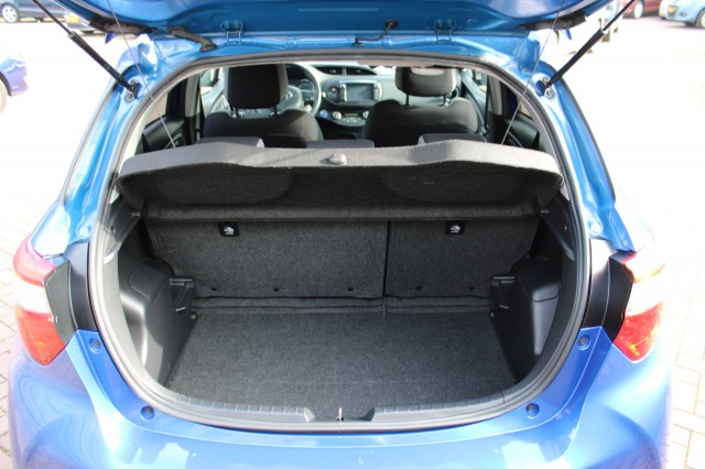 TOYOTA YARIS 1.5 HYB. Y20 Excl Ed Automaat ECC/navi/cruise/bluetooth/radioDAB/camera, Autobedrijf Roetert, Loenen