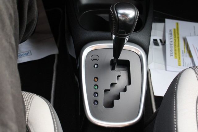 TOYOTA YARIS 1.5 HYB. Y20 Excl Ed Automaat ECC/navi/cruise/bluetooth/radioDAB/camera, Autobedrijf Roetert, Loenen