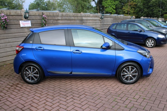 TOYOTA YARIS 1.5 HYB. Y20 Excl Ed Automaat ECC/navi/cruise/bluetooth/radioDAB/camera, Autobedrijf Roetert, Loenen