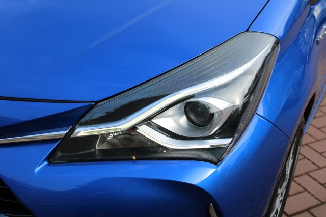 TOYOTA YARIS 1.5 HYB. Y20 Excl Ed Automaat ECC/navi/cruise/bluetooth/radioDAB/camera, Autobedrijf Roetert, Loenen