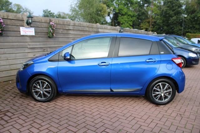 TOYOTA YARIS 1.5 HYB. Y20 Excl Ed Automaat ECC/navi/cruise/bluetooth/radioDAB/camera, Autobedrijf Roetert, Loenen