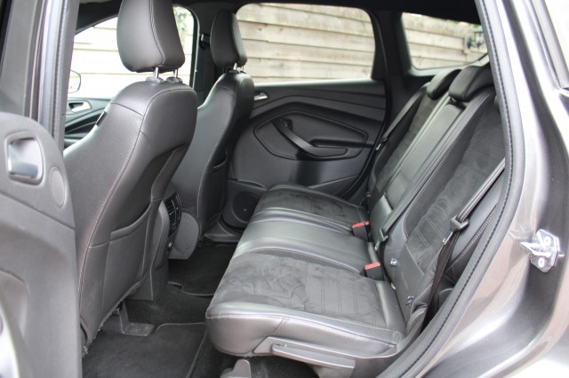 FORD KUGA 1.5 EcoB. ST Line, Autobedrijf Roetert, Loenen