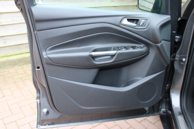 FORD KUGA 1.5 EcoB. ST Line, Autobedrijf Roetert, Loenen