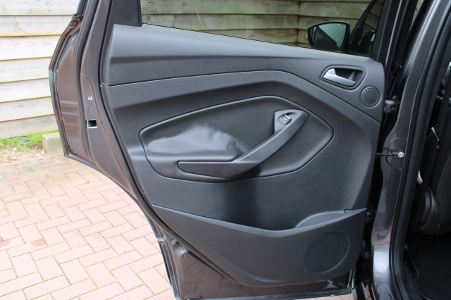 FORD KUGA 1.5 EcoB. ST Line, Autobedrijf Roetert, Loenen