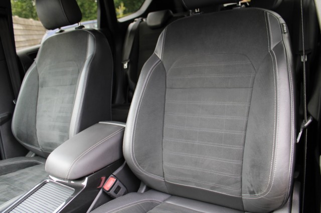 FORD KUGA 1.5 EcoB. ST Line, Autobedrijf Roetert, Loenen