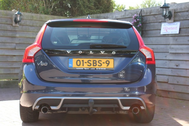 VOLVO V60 2.0T 203pk Momentum automaat ECC/ACC/leer/navi/PDC/trekhaak, Autobedrijf Roetert, Loenen