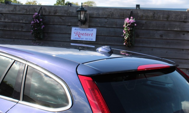 VOLVO V60 2.0T 203pk Momentum automaat ECC/ACC/leer/navi/PDC/trekhaak, Autobedrijf Roetert, Loenen