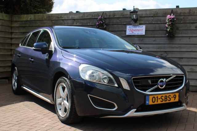 VOLVO V60 2.0T 203pk Momentum automaat ECC/ACC/leer/navi/PDC/trekhaak, Autobedrijf Roetert, Loenen