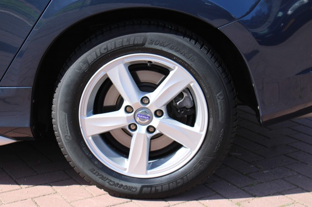 VOLVO V60 2.0T 203pk Momentum automaat ECC/ACC/leer/navi/PDC/trekhaak, Autobedrijf Roetert, Loenen