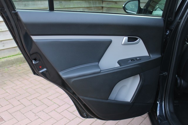 KIA SPORTAGE 1.6 GDI 135pk X-treme DynamicLine ECC/Cruise/Navi/Camera/Trekhaak/Stoelverw, Autobedrijf Roetert, Loenen