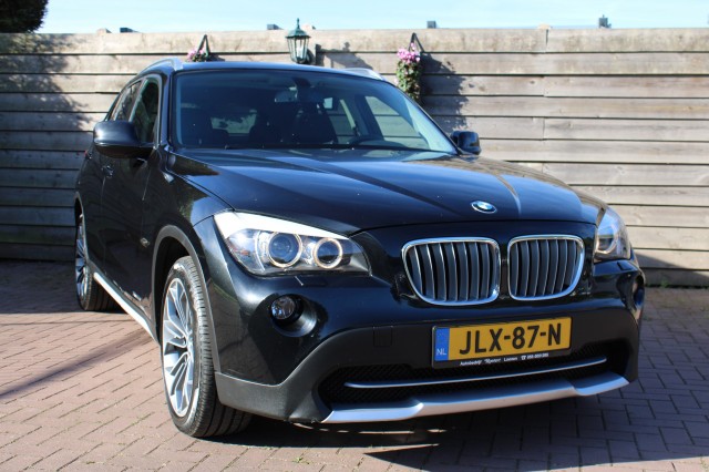 BMW X1 xDrive28i 258pk Automaat Executive ECC/Leer/Navi/Panodak/Stoelverw/Trekhaak, Autobedrijf Roetert, Loenen