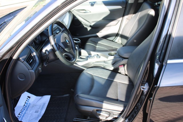 BMW X1 xDrive28i 258pk Automaat Executive ECC/Leer/Navi/Panodak/Stoelverw/Trekhaak, Autobedrijf Roetert, Loenen