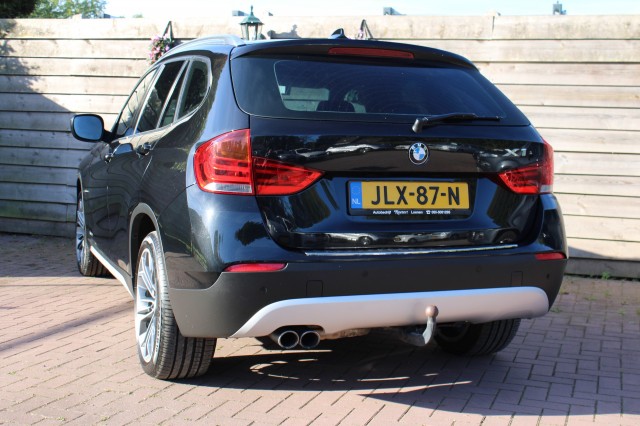 BMW X1 xDrive28i 258pk Automaat Executive ECC/Leer/Navi/Panodak/Stoelverw/Trekhaak, Autobedrijf Roetert, Loenen