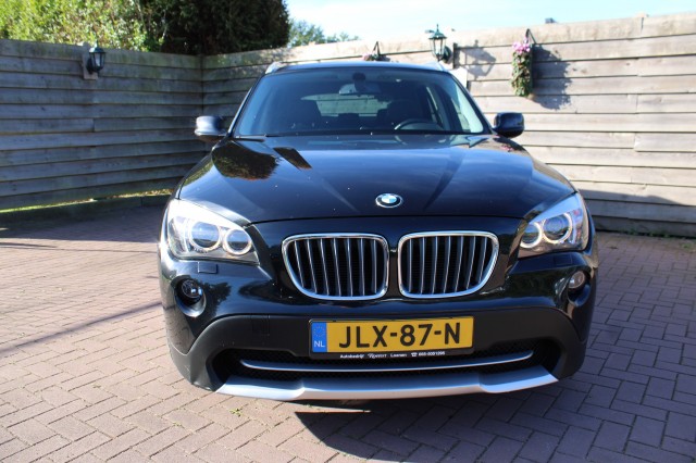 BMW X1 xDrive28i 258pk Automaat Executive ECC/Leer/Navi/Panodak/Stoelverw/Trekhaak, Autobedrijf Roetert, Loenen