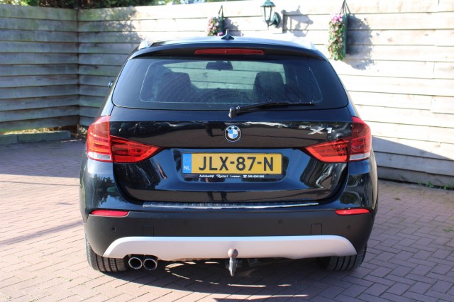 BMW X1 xDrive28i 258pk Automaat Executive ECC/Leer/Navi/Panodak/Stoelverw/Trekhaak, Autobedrijf Roetert, Loenen