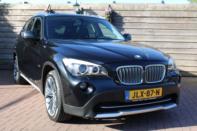 BMW X1 xDrive28i 258pk Automaat Executive ECC/Leer/Navi/Panodak/Stoelverw/Trekhaak, Autobedrijf Roetert, Loenen