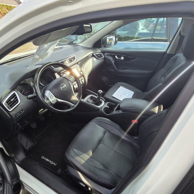 NISSAN QASHQAI 1.2 115pk Tekna ECC/360 camera panodak/navi/cruise/19 inch lm velgen, Autobedrijf Roetert, Loenen
