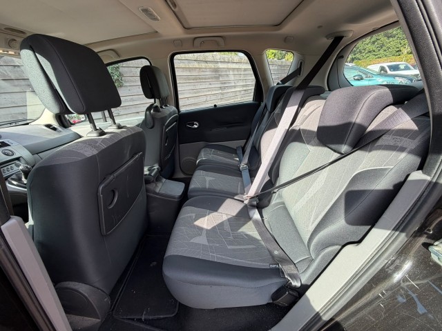 RENAULT SCENIC 1.6 113pk Dynamique 1e eigenaar ECC/cruise/PDC/trekhaak + nieuwe APK, Autobedrijf Roetert, Loenen