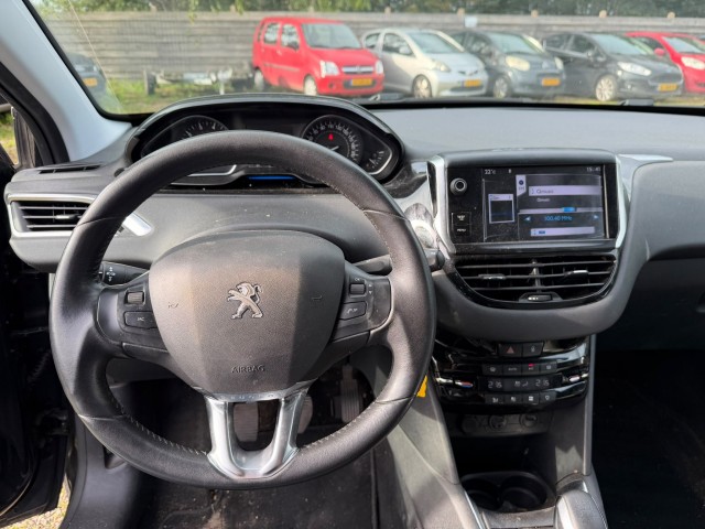 PEUGEOT 208 1.4 VTi 95pk Griffe 5-drs ECC/Cruise/Navi/Leer/PDC/Trekhaak, Autobedrijf Roetert, Loenen