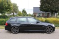 BMW 3-SERIE 325I 218pk High Executive automaat leer/ECC/navi/schuifdak handelsprijs, Autobedrijf Roetert, Loenen