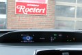 TOYOTA PRIUS 1.8 122pk Dynamic Hybride ECC/HUD/cruise/navi/PDC/parkeerass., Autobedrijf Roetert, Loenen