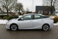 TOYOTA PRIUS 1.8 122pk Dynamic Hybride ECC/HUD/cruise/navi/PDC/parkeerass., Autobedrijf Roetert, Loenen