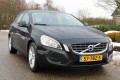 VOLVO V60 1.6 T3 150pk Kinetic ECC/cruise/navi/PDC/trekhaak, Autobedrijf Roetert, Loenen