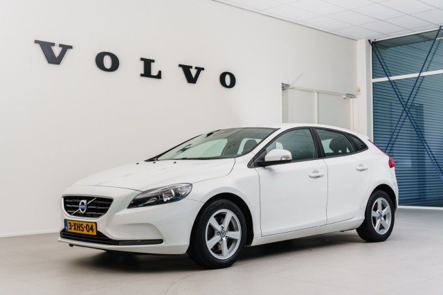 VOLVO V40 T2 Kinetic, Business Pack Pro, Automobielbedrijf S. van der Veen, Nijverdal