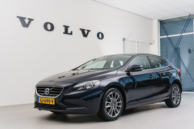 VOLVO V40 T2 Momentum, Business Pack Connect, Automobielbedrijf S. van der Veen, Nijverdal
