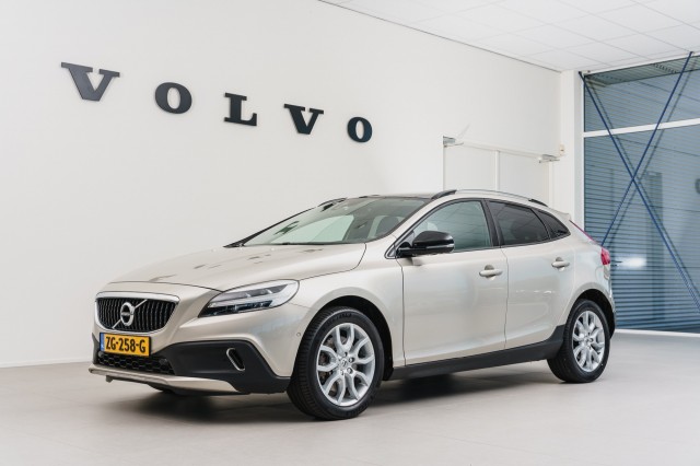 VOLVO V40 CC
