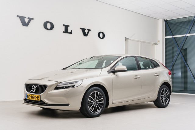 VOLVO V40 T2 Momentum, Automobielbedrijf S. van der Veen, Nijverdal