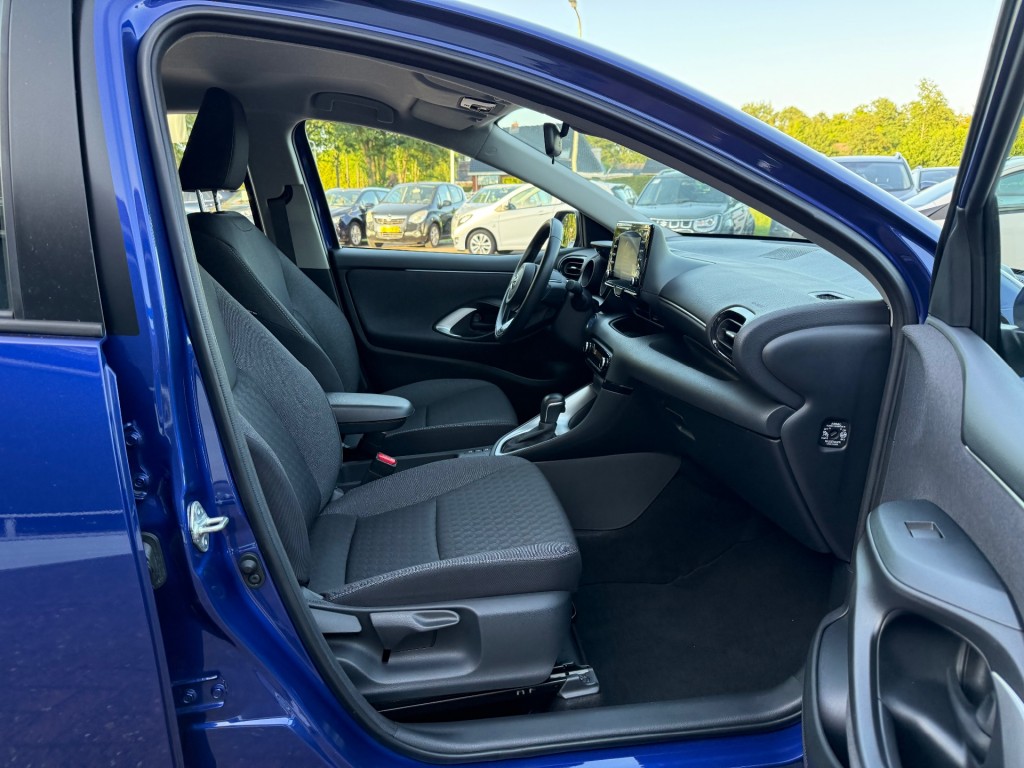 TOYOTA, YARIS