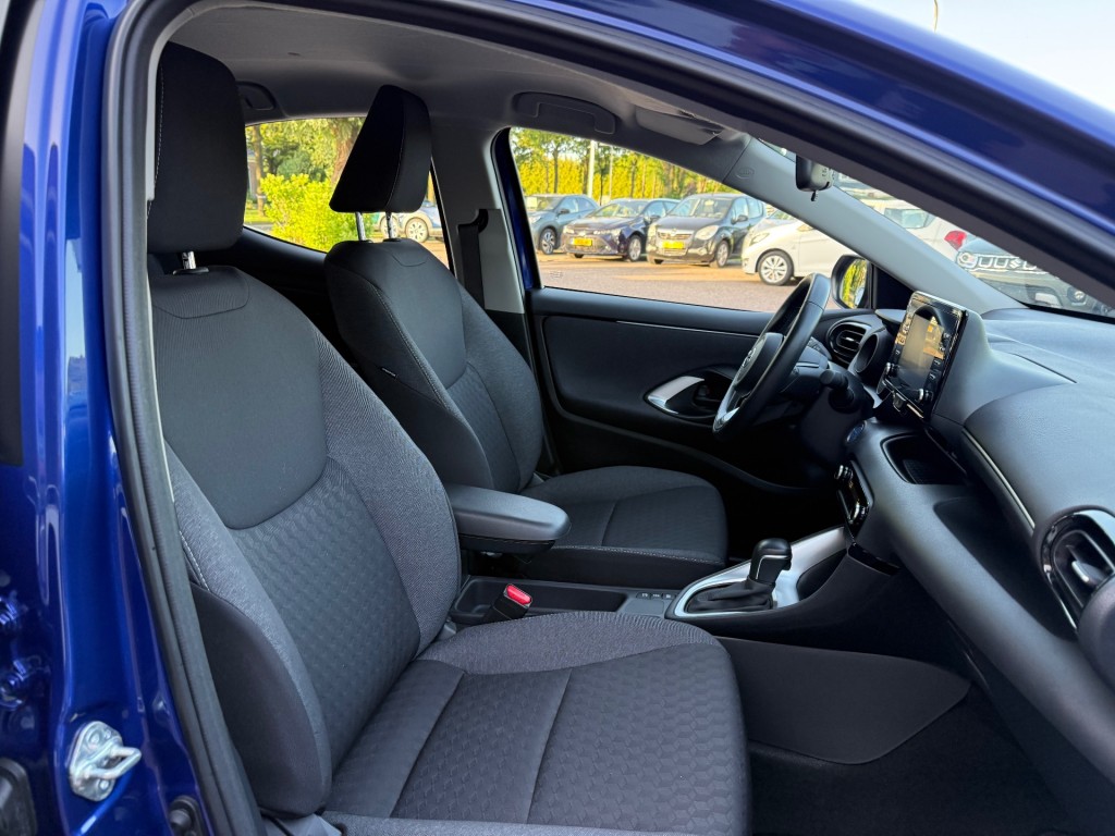 TOYOTA, YARIS