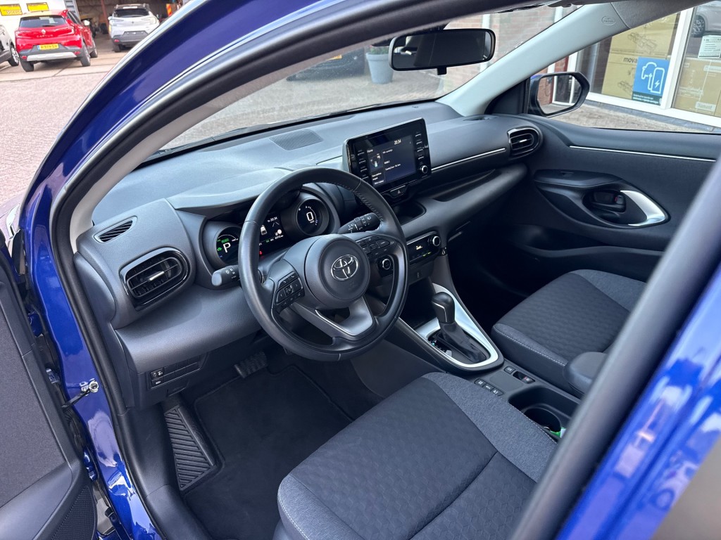 TOYOTA, YARIS