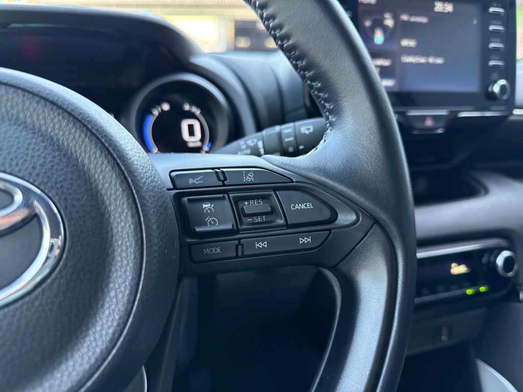 TOYOTA, YARIS