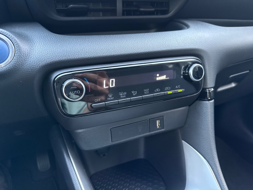 TOYOTA, YARIS