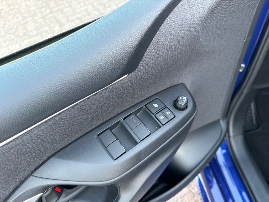 TOYOTA, YARIS