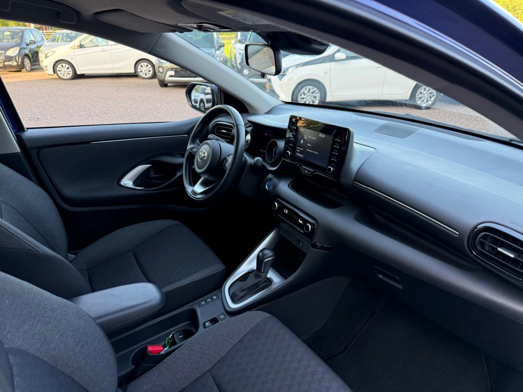 TOYOTA, YARIS